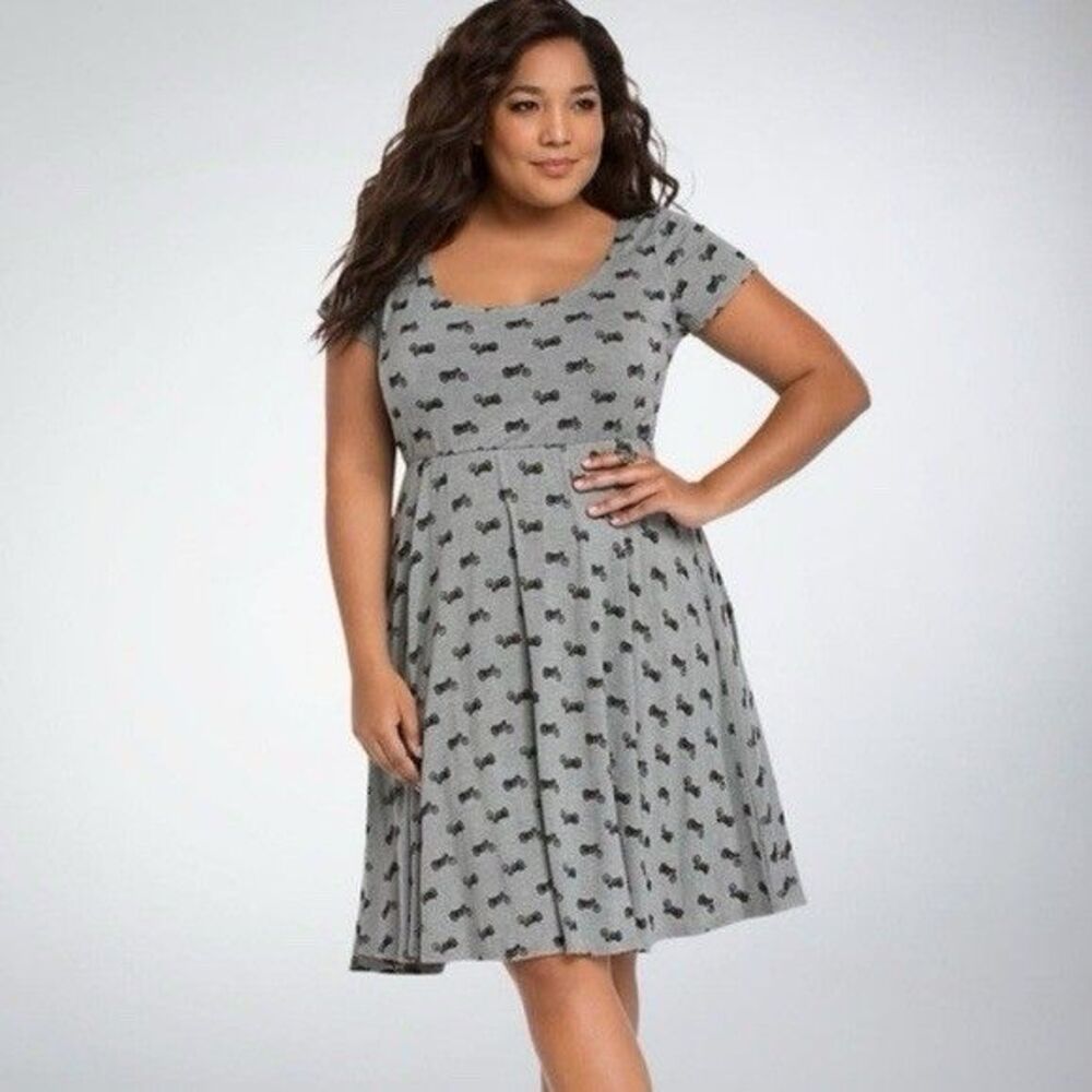 Torrid Womens Dress Size 5 5X Short Sleeve Skater Dress Midi Gray Motorcycle - Picture 3 of 6